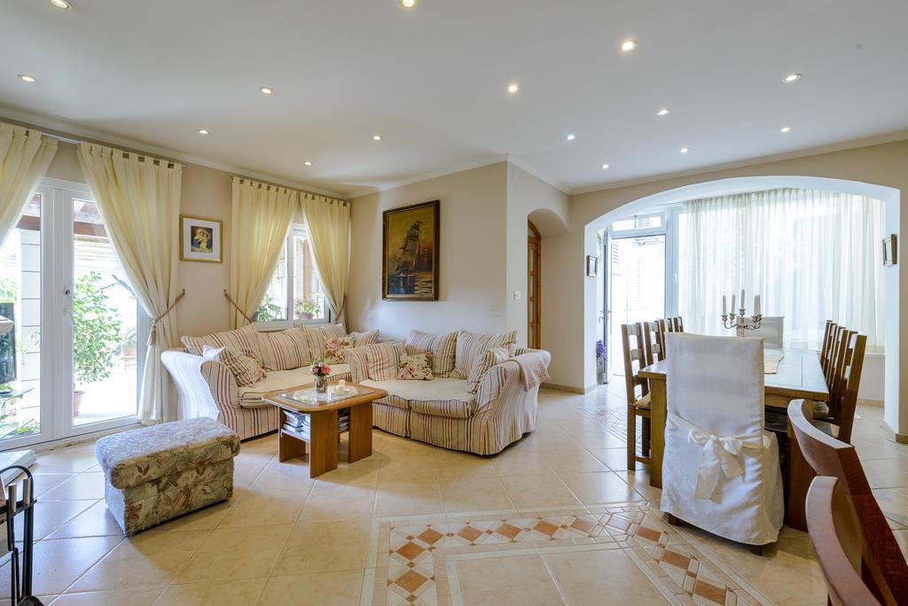 Superior Stunning Apartment Gravosa With A Free Parking Dubrovnik Exterior photo